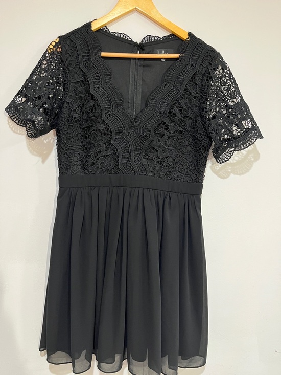 Lulus Dresses & Skirts - Lulu's Black Lace V-Neck Mini Dress